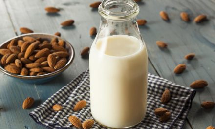 Γάλα αμυγδάλου: 7 οφέλη και πώς να φτιάξεις σπιτικό