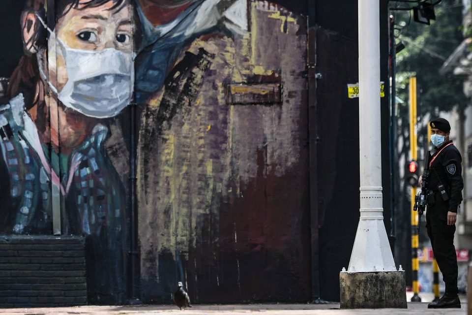 Προηγείται η ζωή ή η ελευθερία μέσα στην πανδημία;