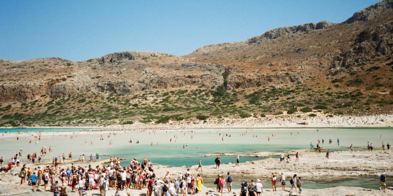 Έρευνα του ΠΑΜΑΚ: Οι μισοί Έλληνες σχεδιάζουν καλοκαιρινές διακοπές