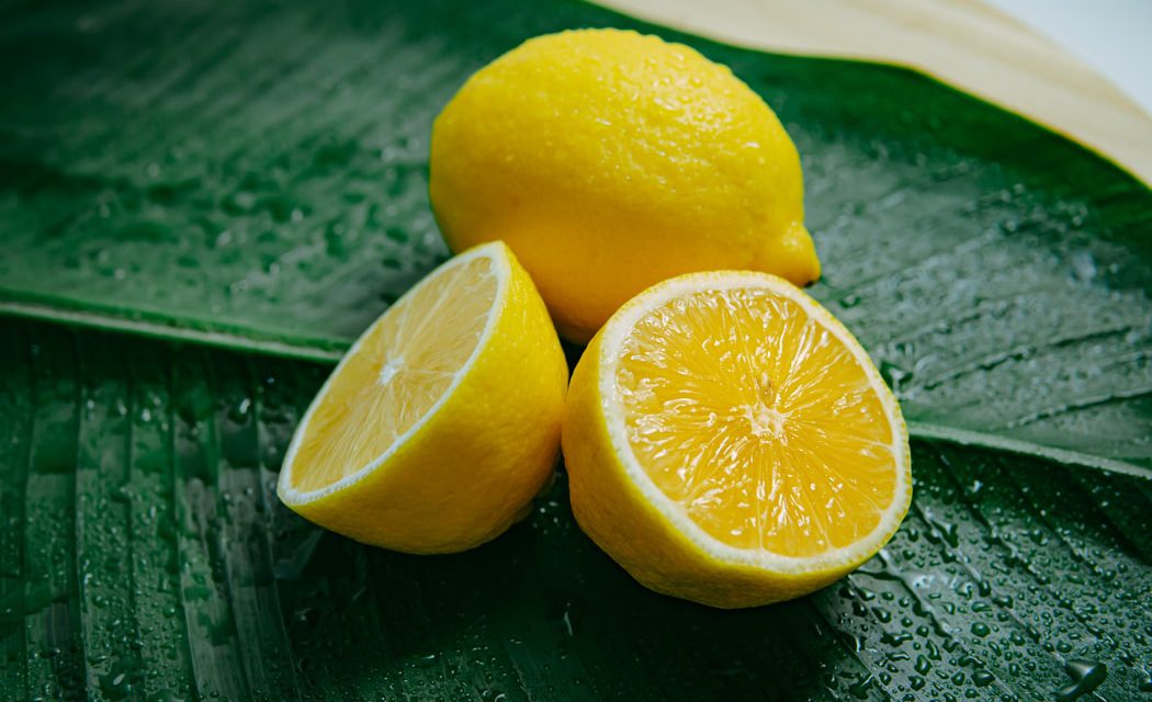 12 πράγματα που μπορείς να καθαρίσεις με λεμόνια
